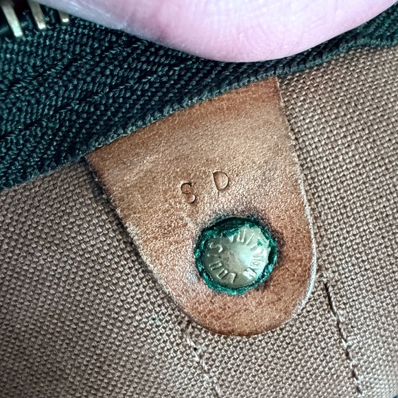 Louis Vuitton Monogram Keepall 55 Duffel Bag with Dust bag. Retail $2700. - Picture 13 of 17